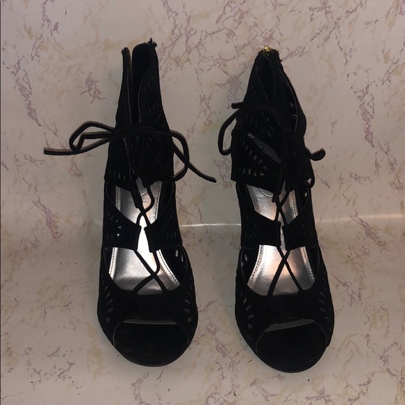 Black pumps - Picture 1 of 4